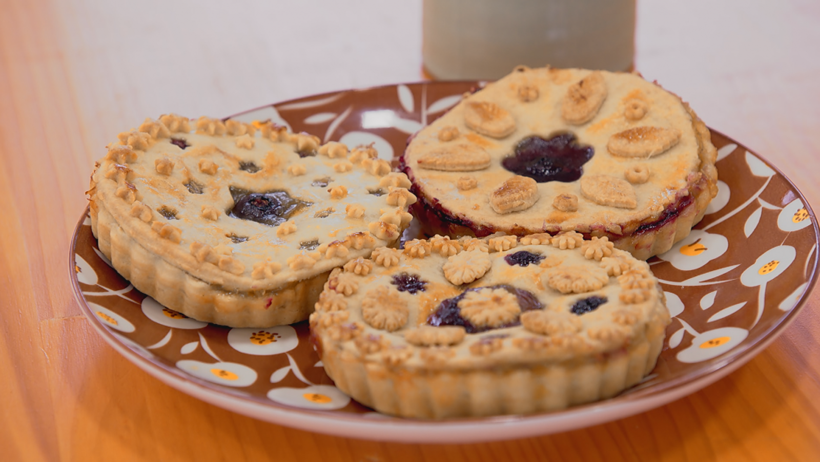 Imagen de la receta de las tartaletas de manzana de Ana Boyer en homenaje a su madre Isabel Preysler en 'Bake Off'