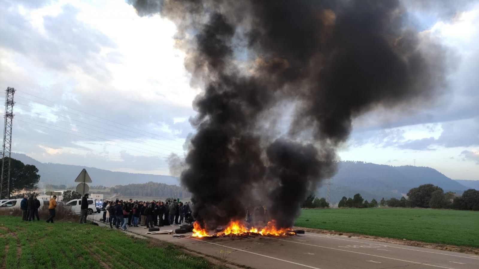 Funcionaris de presons tallen l'accés a Brians.