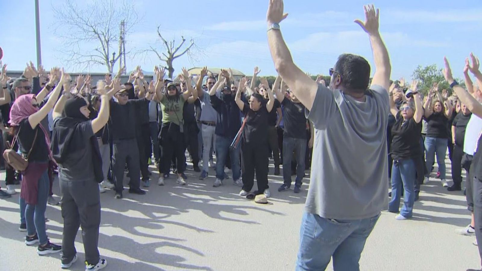Treballadors de presons protesten als accessos de Quatre Camins, al Vallès Oriental