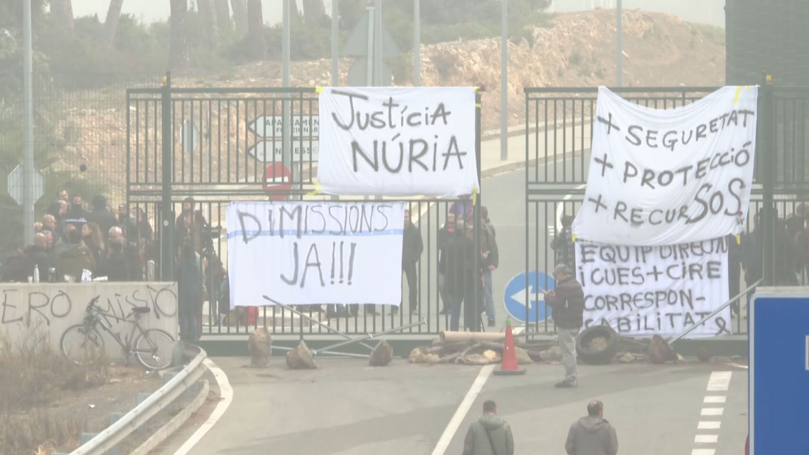 Treballadors de presons es manifesten a les portes de Mas d'Enric en protesta per la mort de la Núria