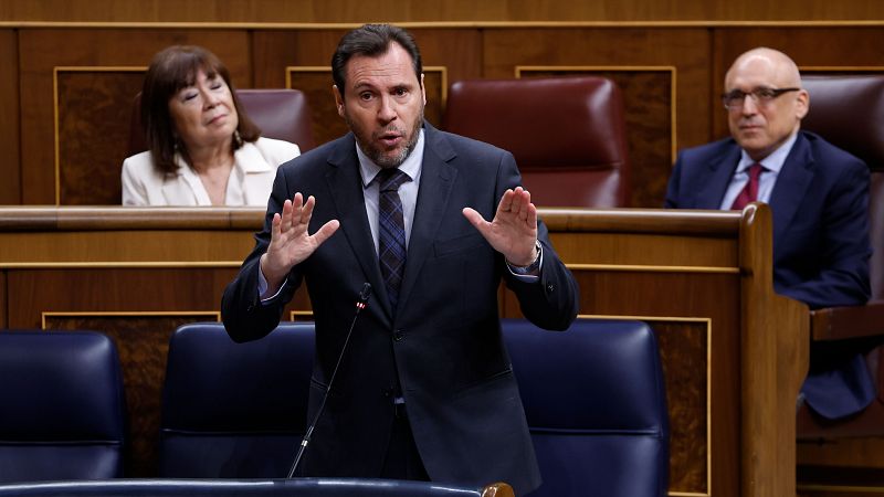 El ministro de Transportes, Óscar Puente, durante la sesión de control al Gobierno de este miércoles