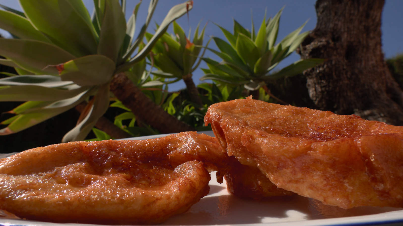 Descubre cómo elaborar las auténticas torrijas con miel: ¡listas en minutos!