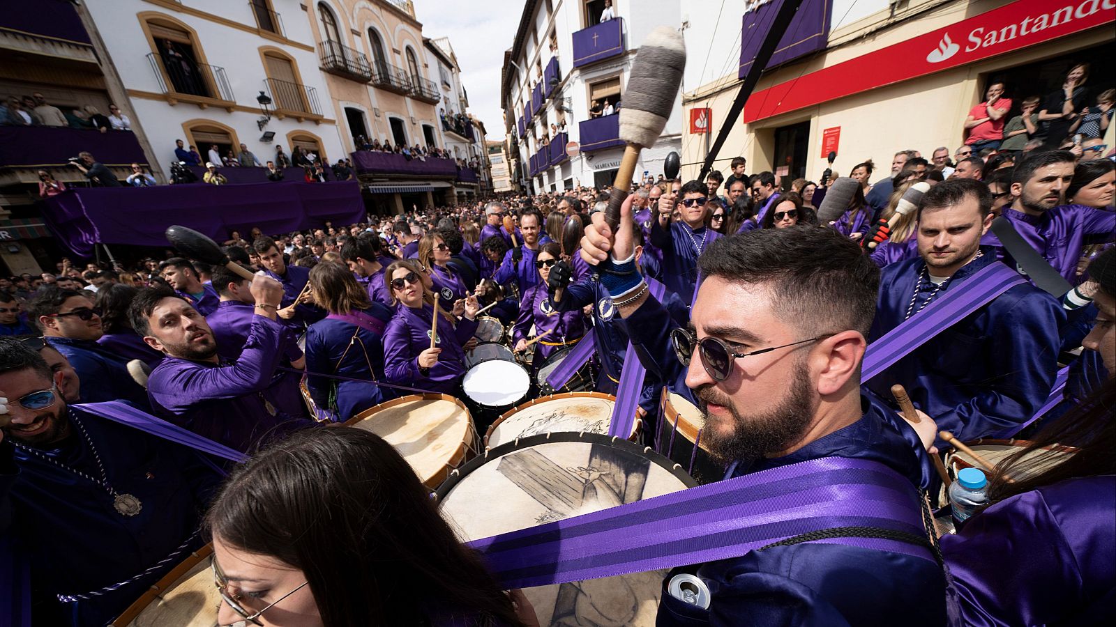 Calanda ha celebrado al mediodía del Viernes Santo el acto de Romper la Hora