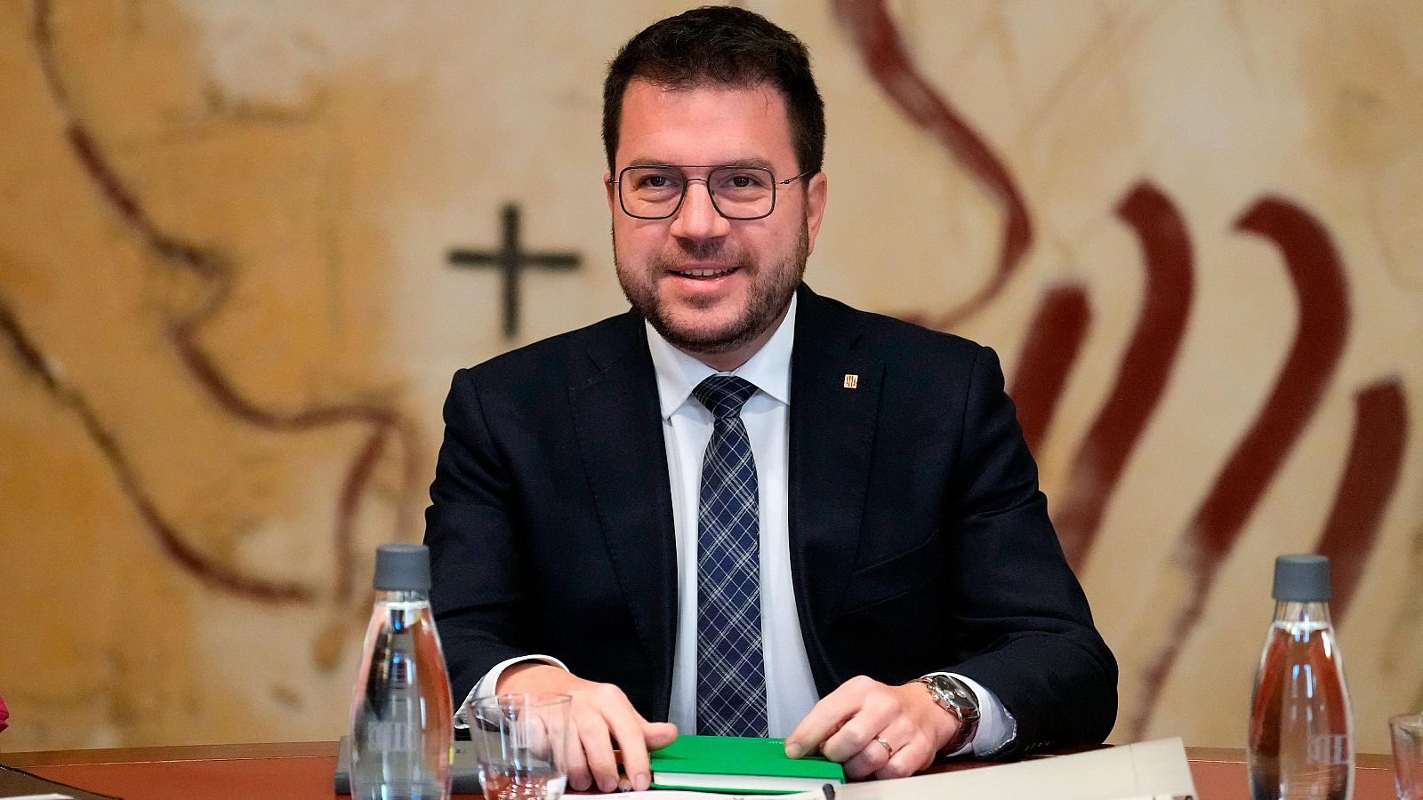 Aragonès, durant la reunió setmanal del Govern, després de l'aturada de la Setmana Santa (EFE/Enric Fontcuberta)