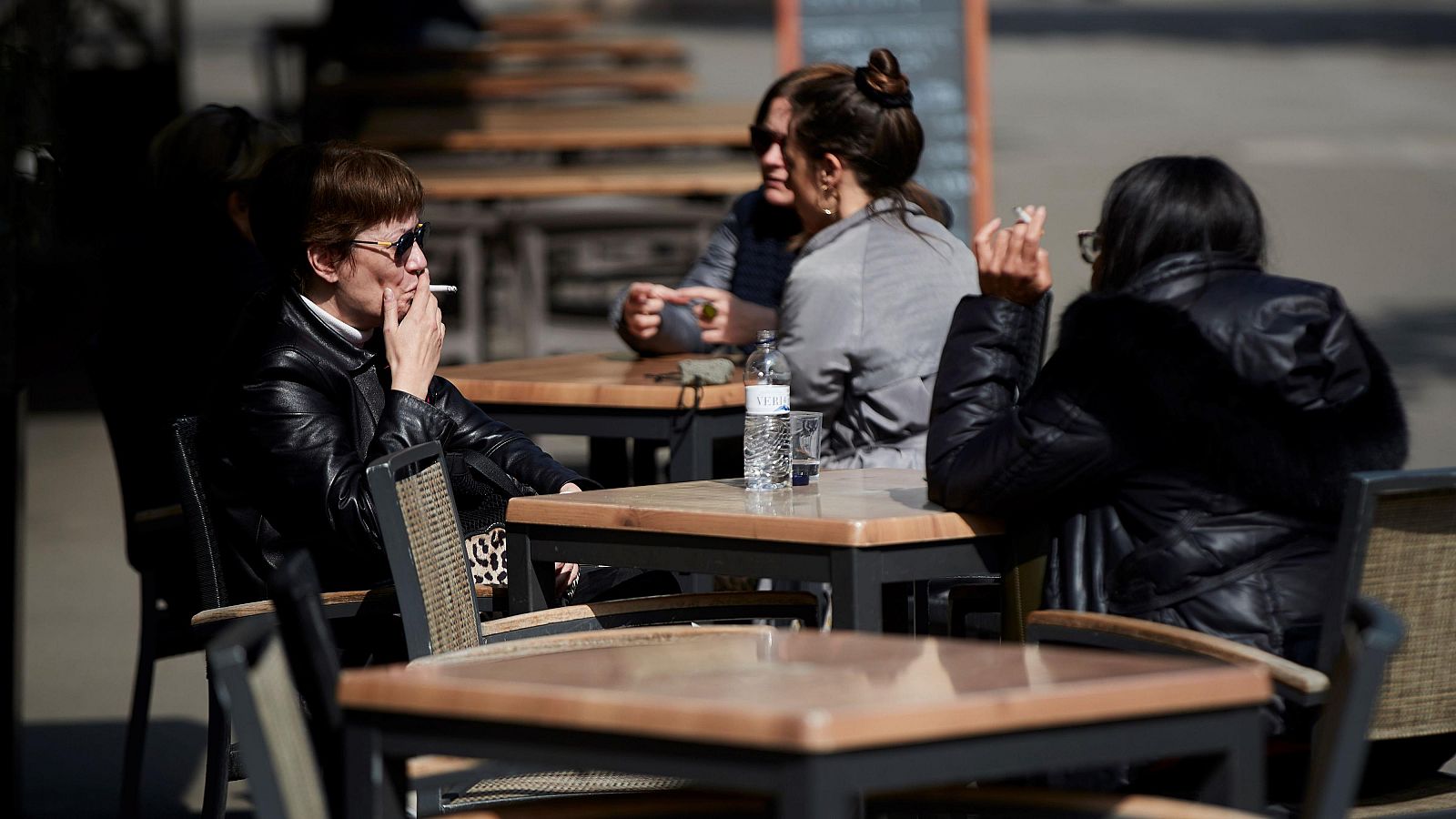 Plan Antitabaco: la hostelería mira con recelo la prohibición de fumar en terrazas