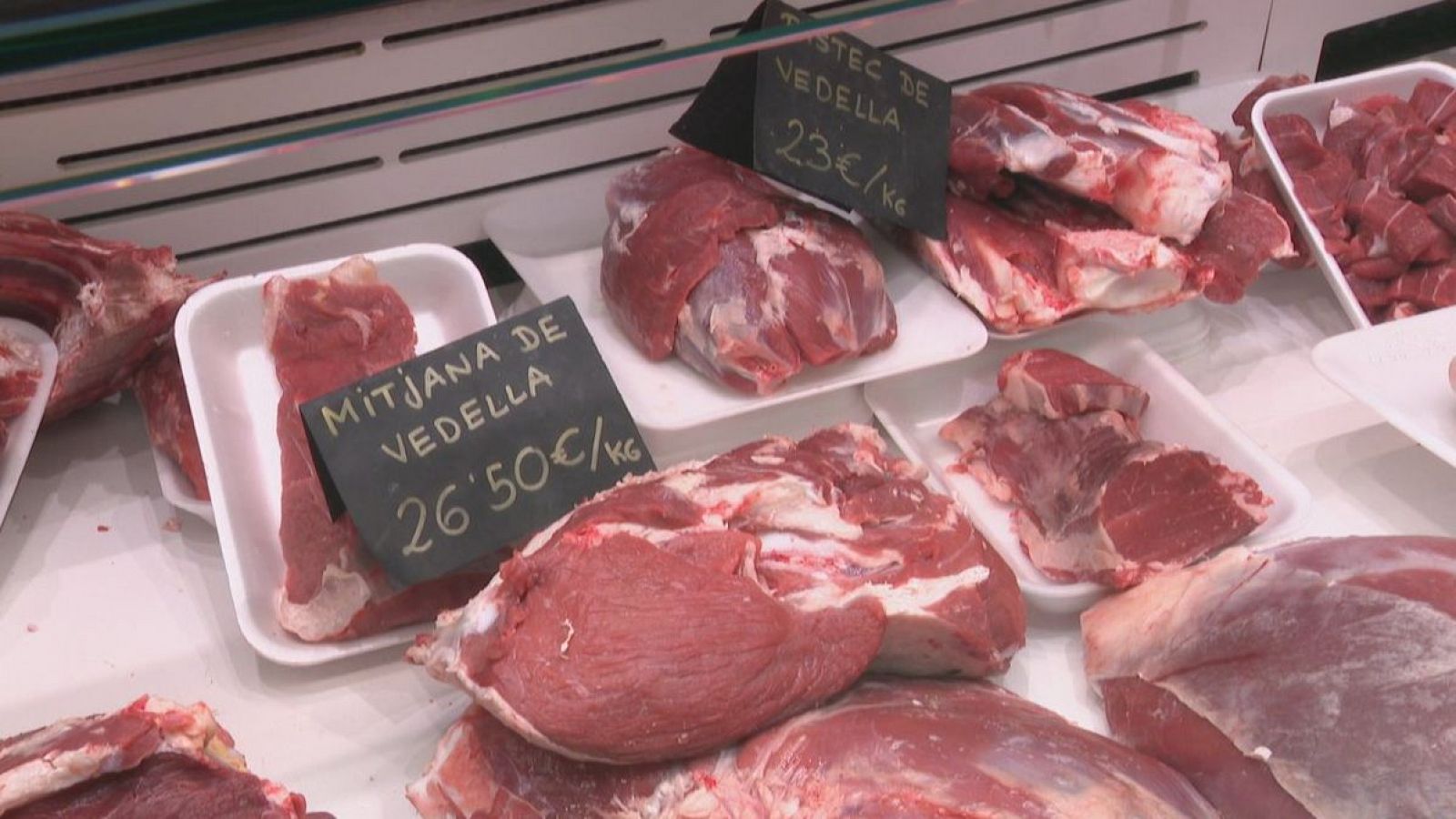 Aparador d'una carnisseria a un mercat municipal