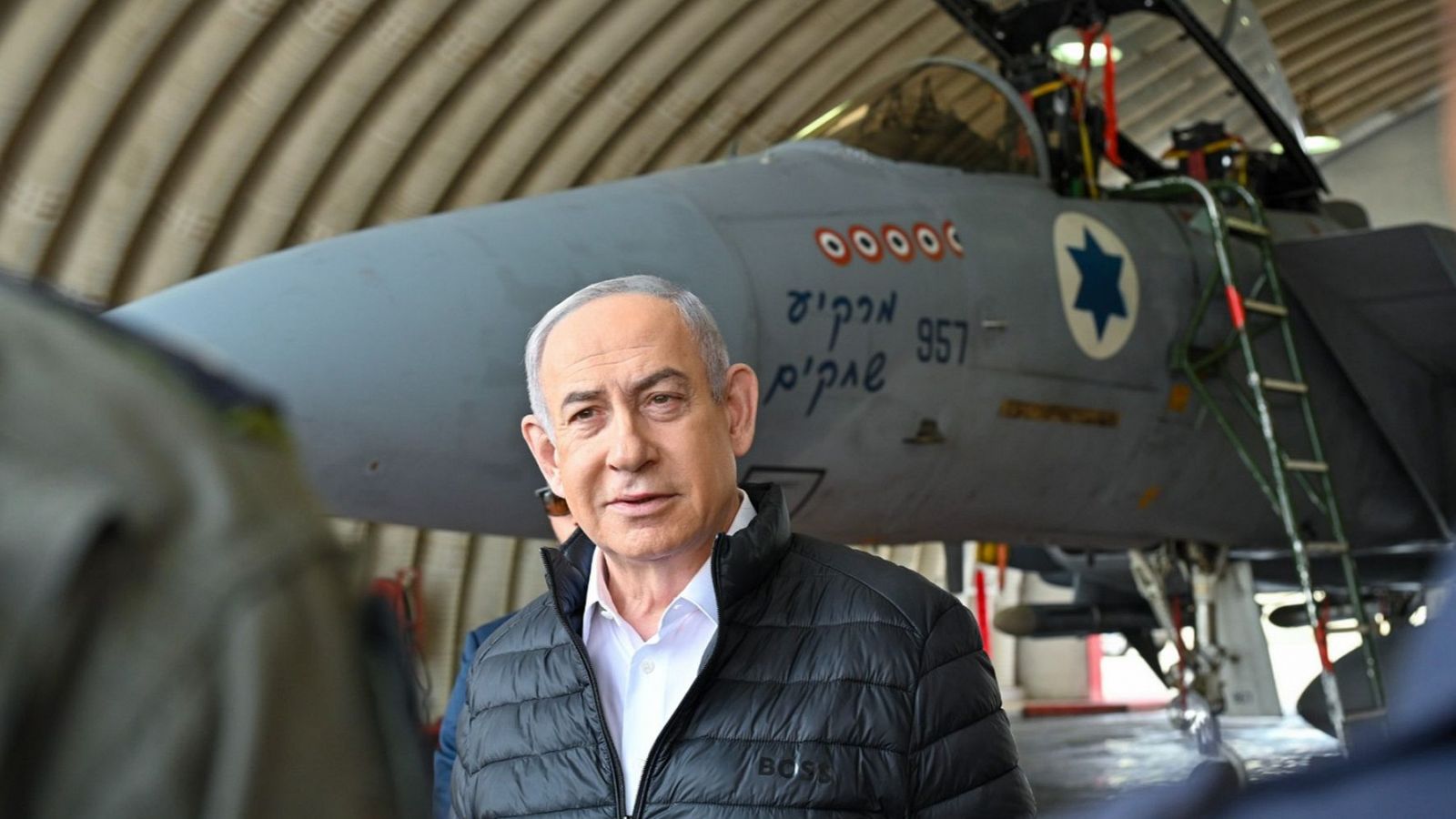 El primer ministro israelí, Benjamín Netanyahu, visita la base aérea de Tel Nof