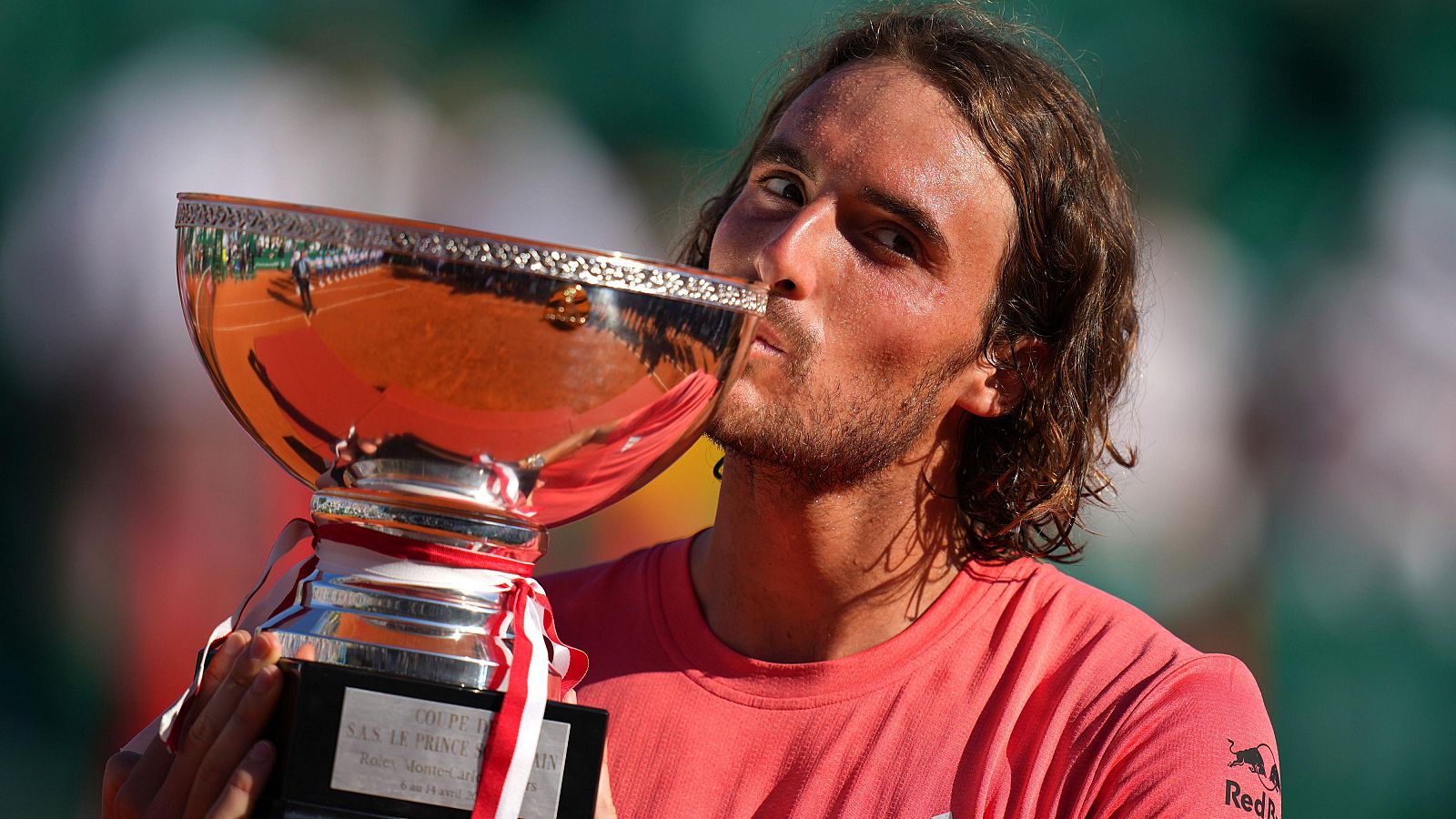 Tsitsipas besa el trofeo del Masters de Montecarlo