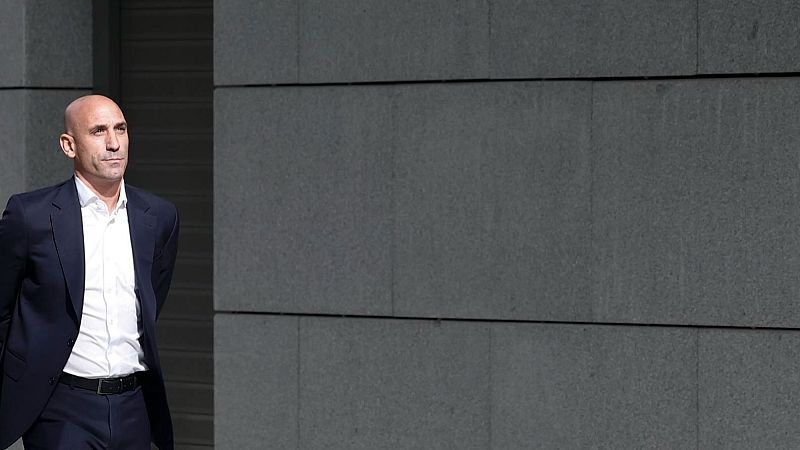 La Audiencia Nacional da el visto bueno para juzgar a Luis Rubiales por el beso a Jenni Hermoso.