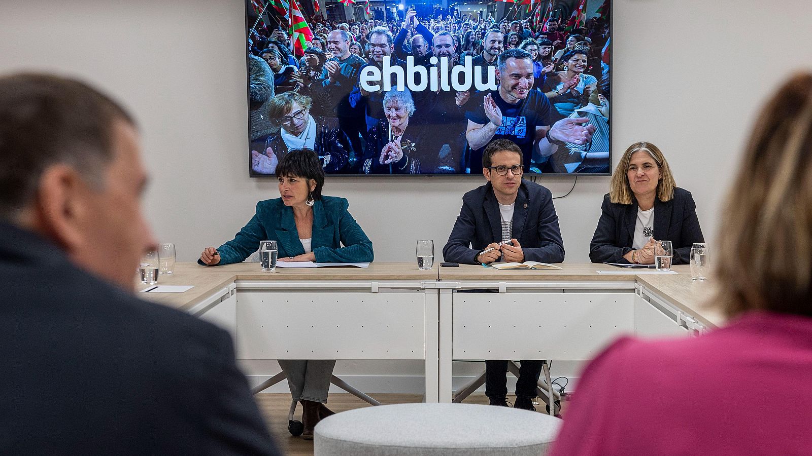 La Mesa Política de EH Bildu se reúne en San Sebastián para analizar los resultados de las elecciones autonómicass del 21 de abril.