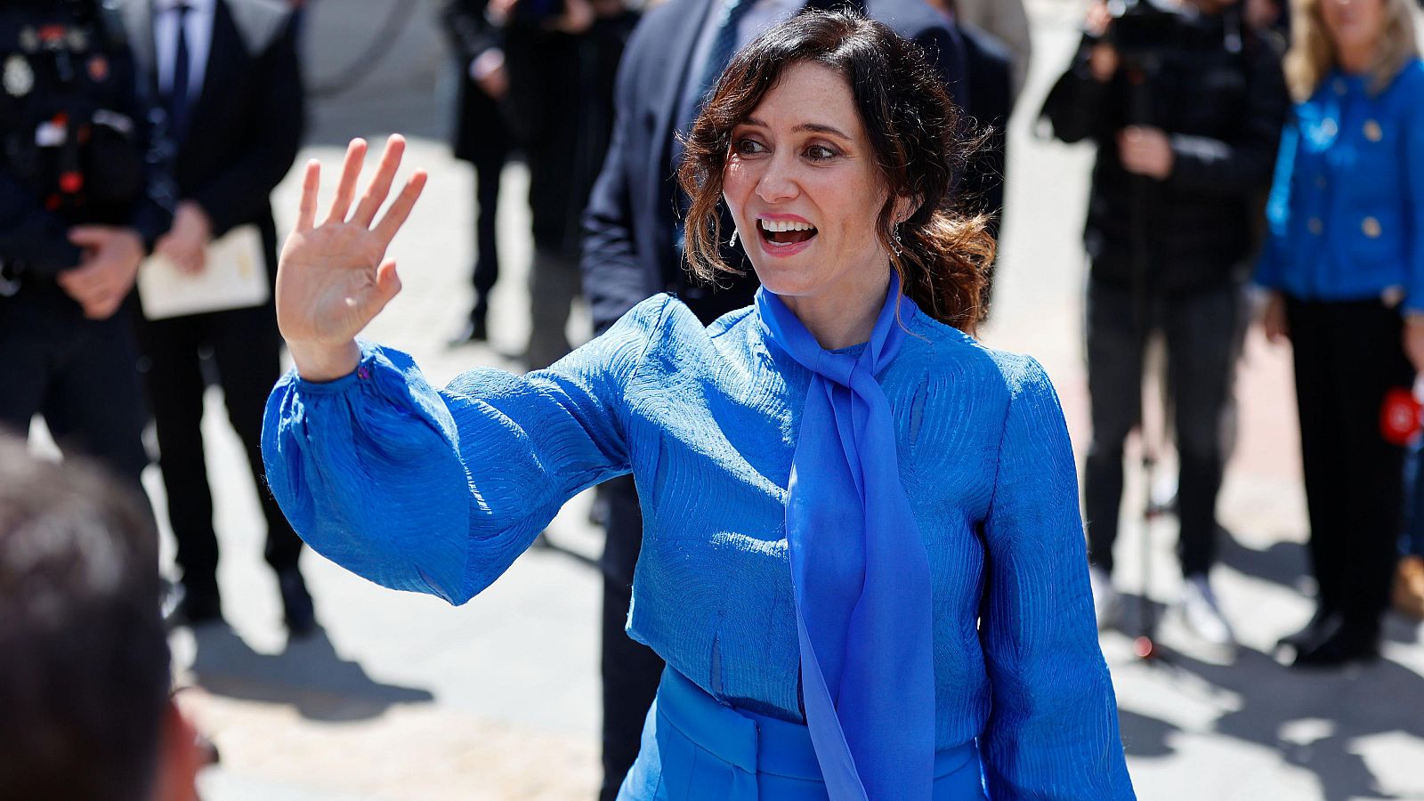 La presidenta de la Comunidad de Madrid, Isabel Díaz Ayuso, a la salida del premio Miguel de Cervantes.