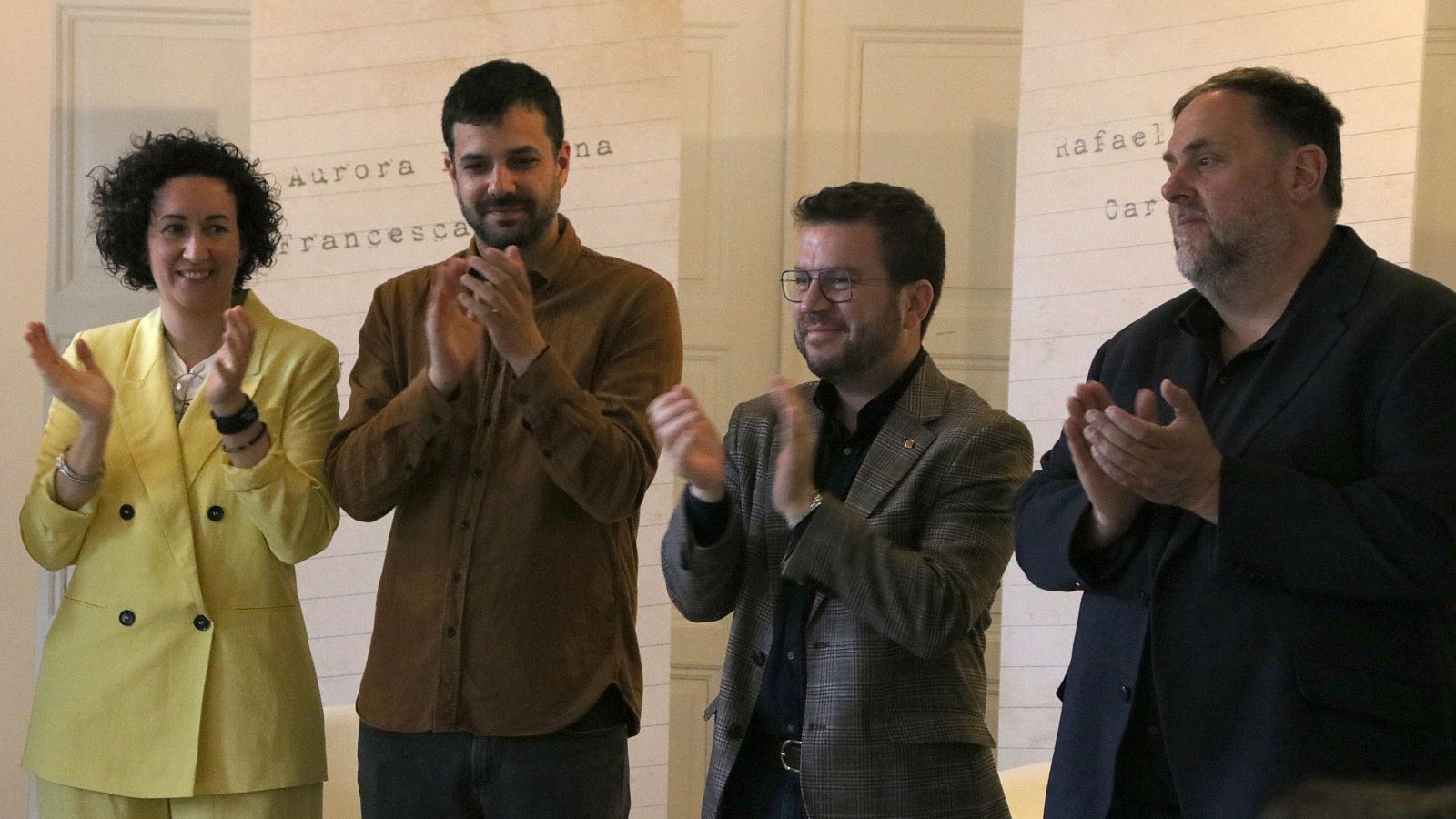 La secretària general d'ERC, Marta Rovira; el candidat Ruben Wagensberg; el cap de llista al 12-M, Pere Aragonès; i el president del partit, Oriol Junqueras, durant un acte de campanya a Ginebra