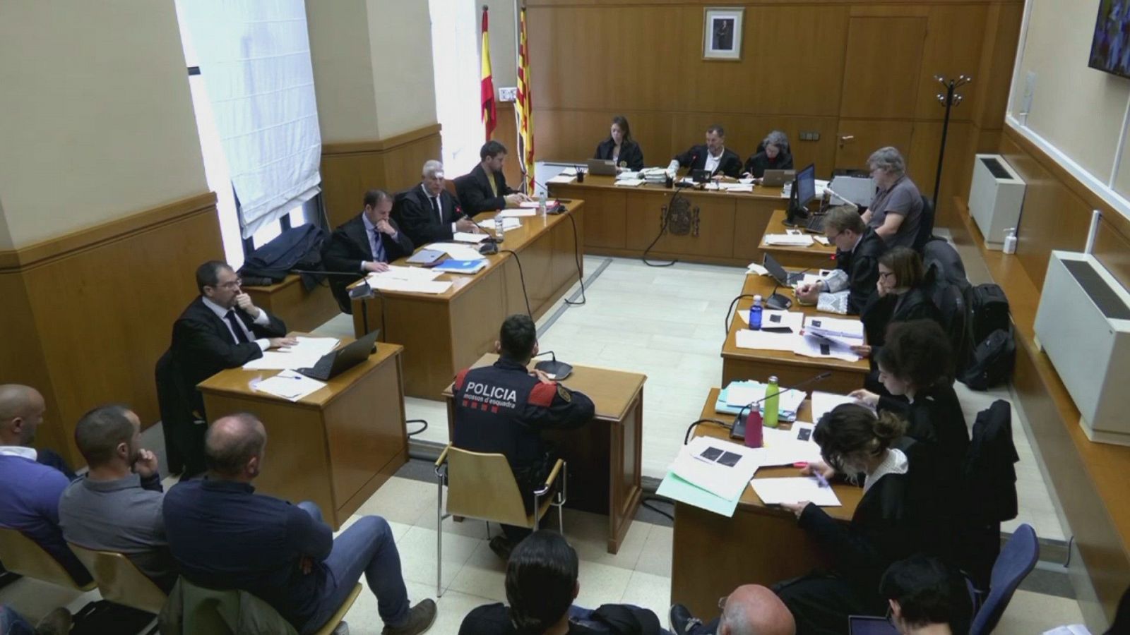 Judici als quatre mossos d'esquadra per detenció il·legal i falsedat