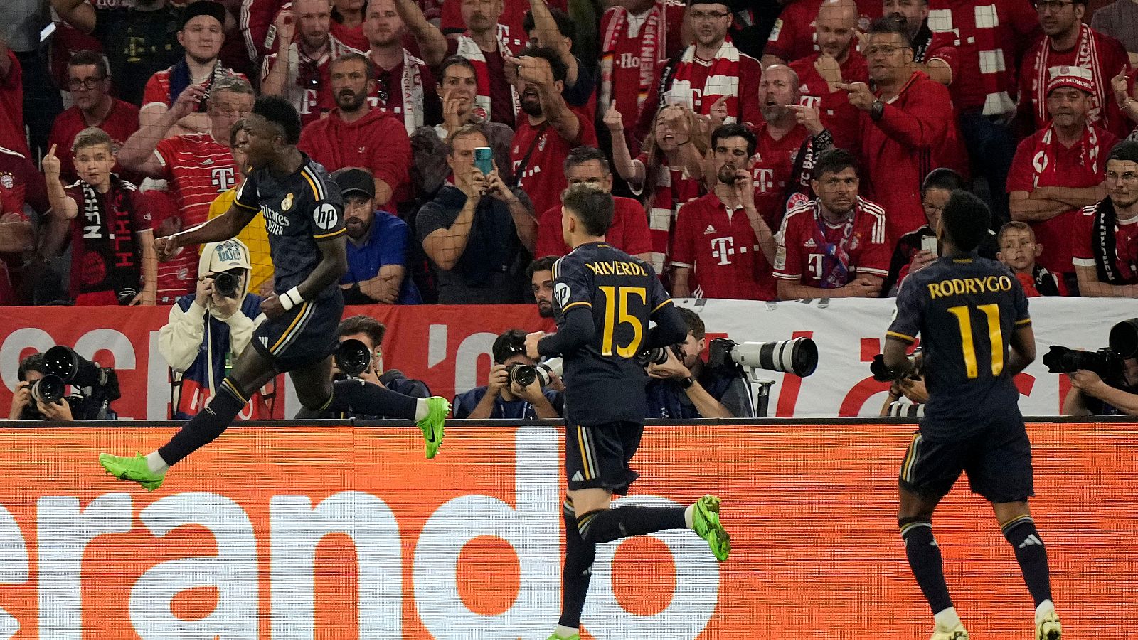 Bayern - Real Madrid: Vinicius celebra un gol ante el Bayern