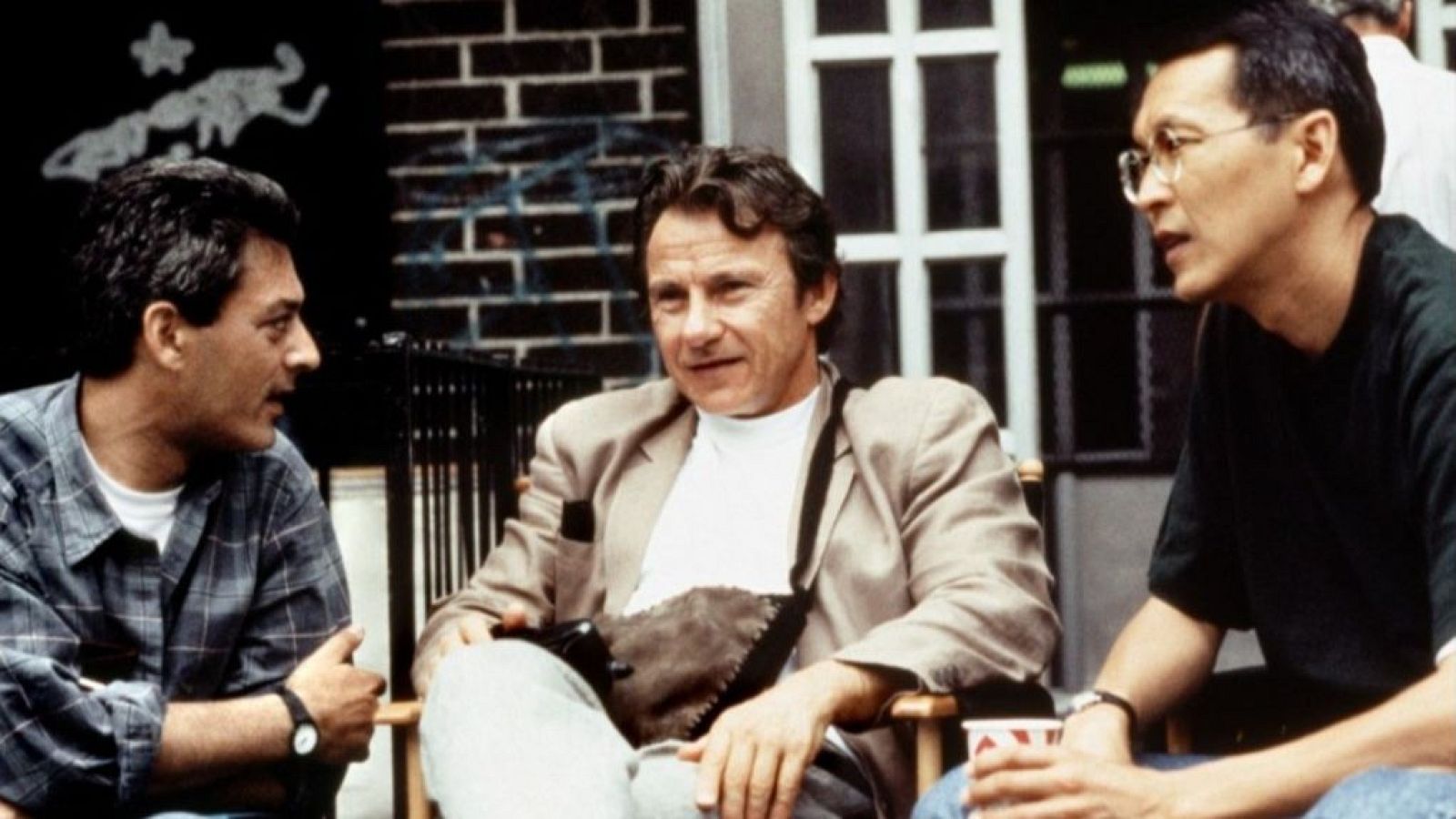 Paul Auster, Harvey Keitel y Wayne Wang en una pausa del rodaje de 'Smoke'