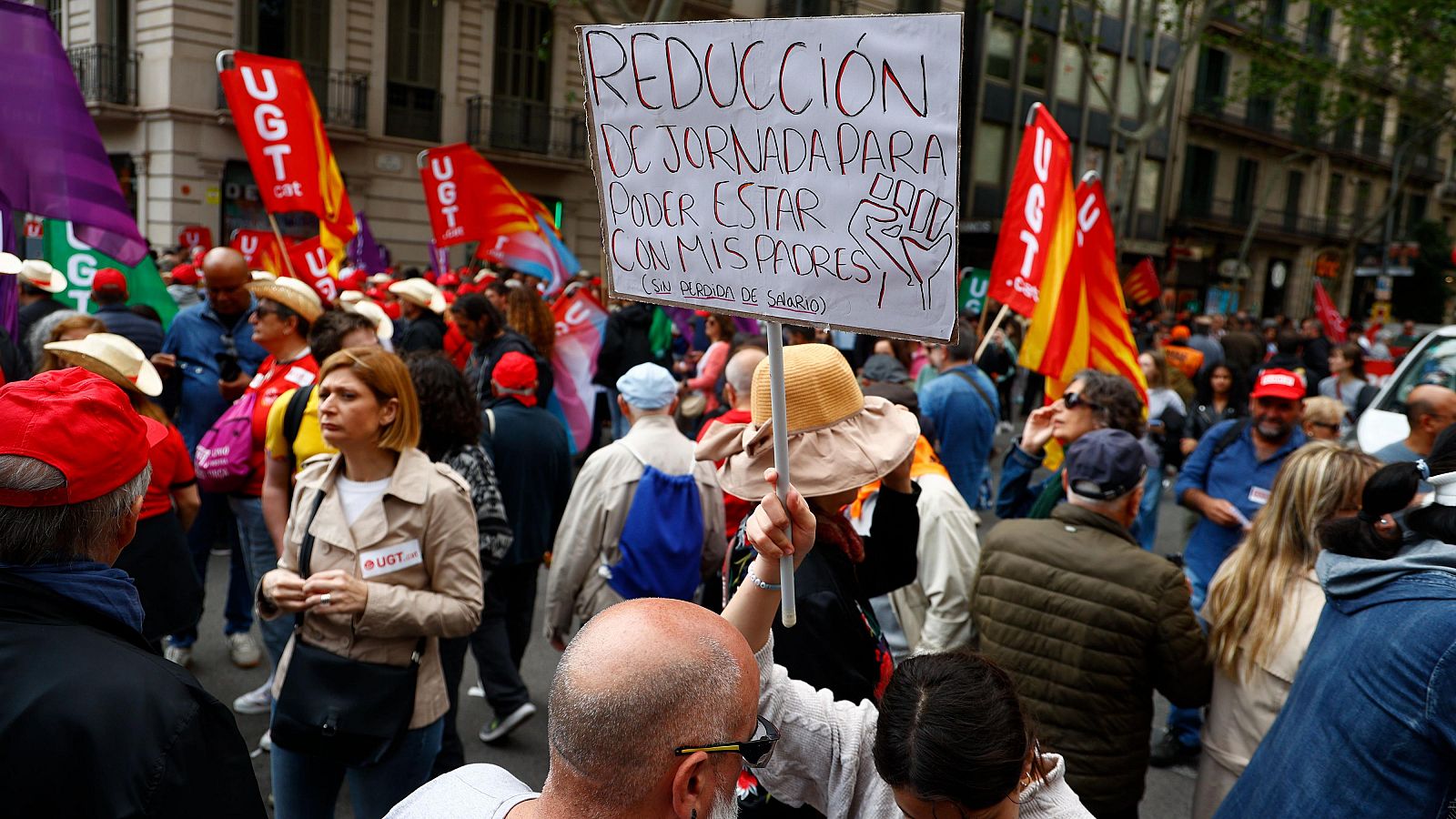 Las mejores imágenes y lemas de las manifestaciones del 1 de mayo en España