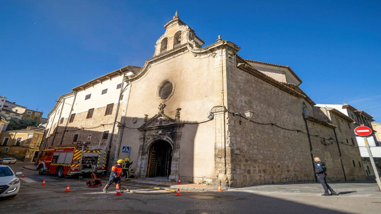 Arde la puerta del convento Concepcionistas de Cuenca