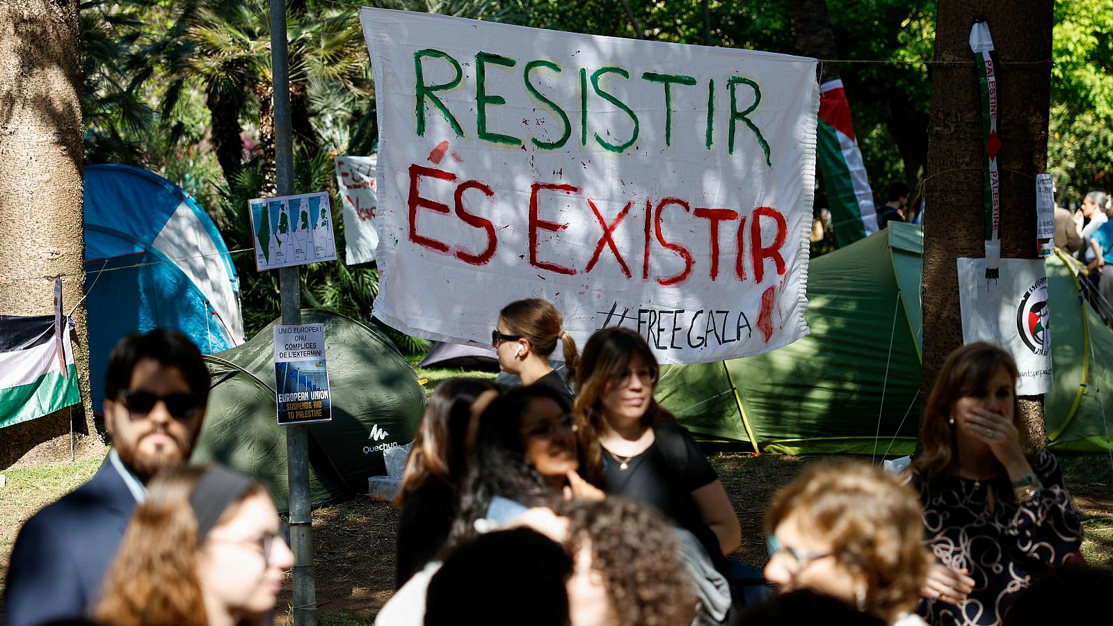 Acampada en la Universidad de Valencia: “Animamos a todo el mundo a que se ponga en pie contra el genocidio”