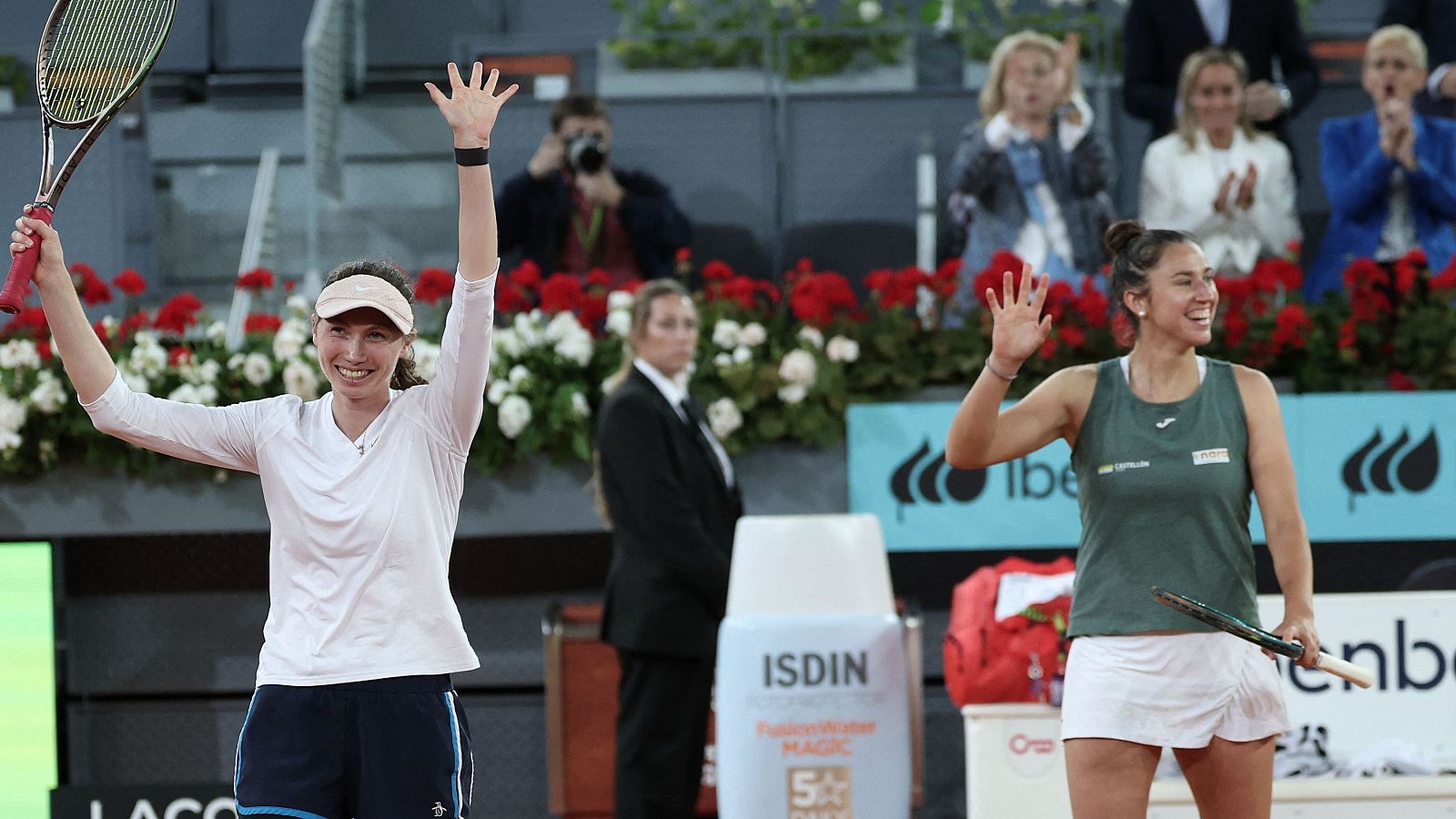 Sara Sorribes y Cristina Bucsa logran el título de dobles en el Mutua Madrid Open