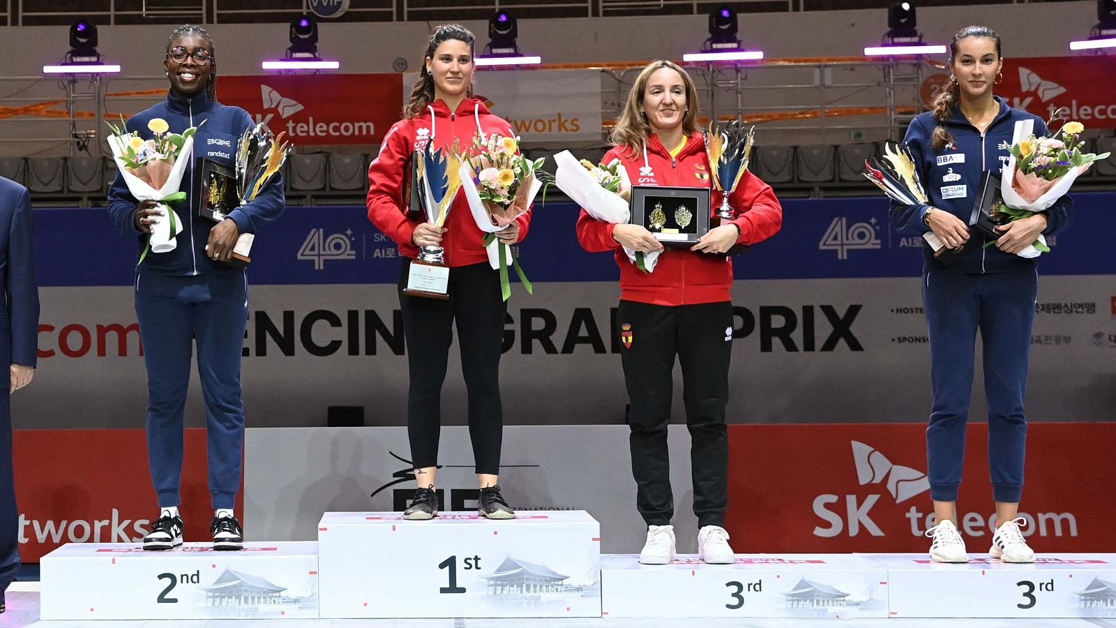 Araceli Navarro y Lucía Martín-Portugués logran un podio histórico para la esgrima española