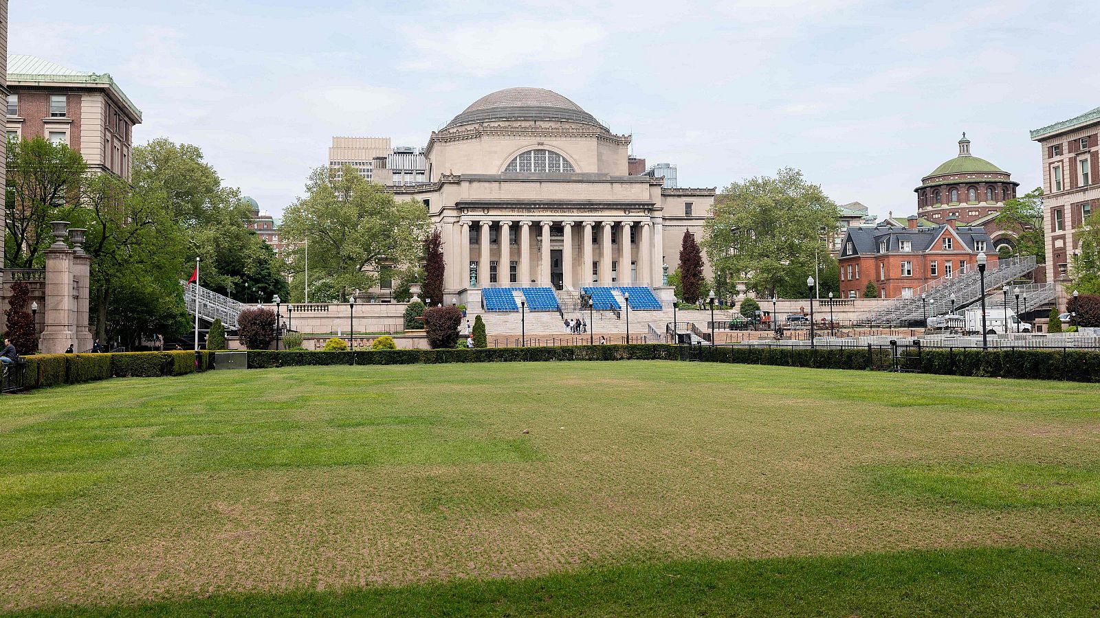 El campus principal de la Universidad de Columbia tras ser desalojado por la Policía