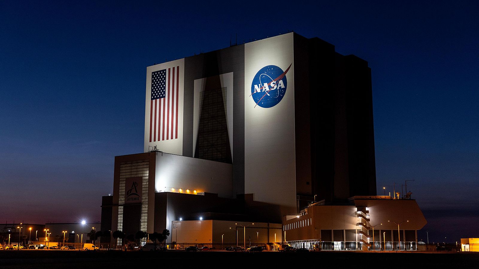 El edificio de ensamblaje de vehículos de la NASA en el Centro Espacial Kennedy, Florida