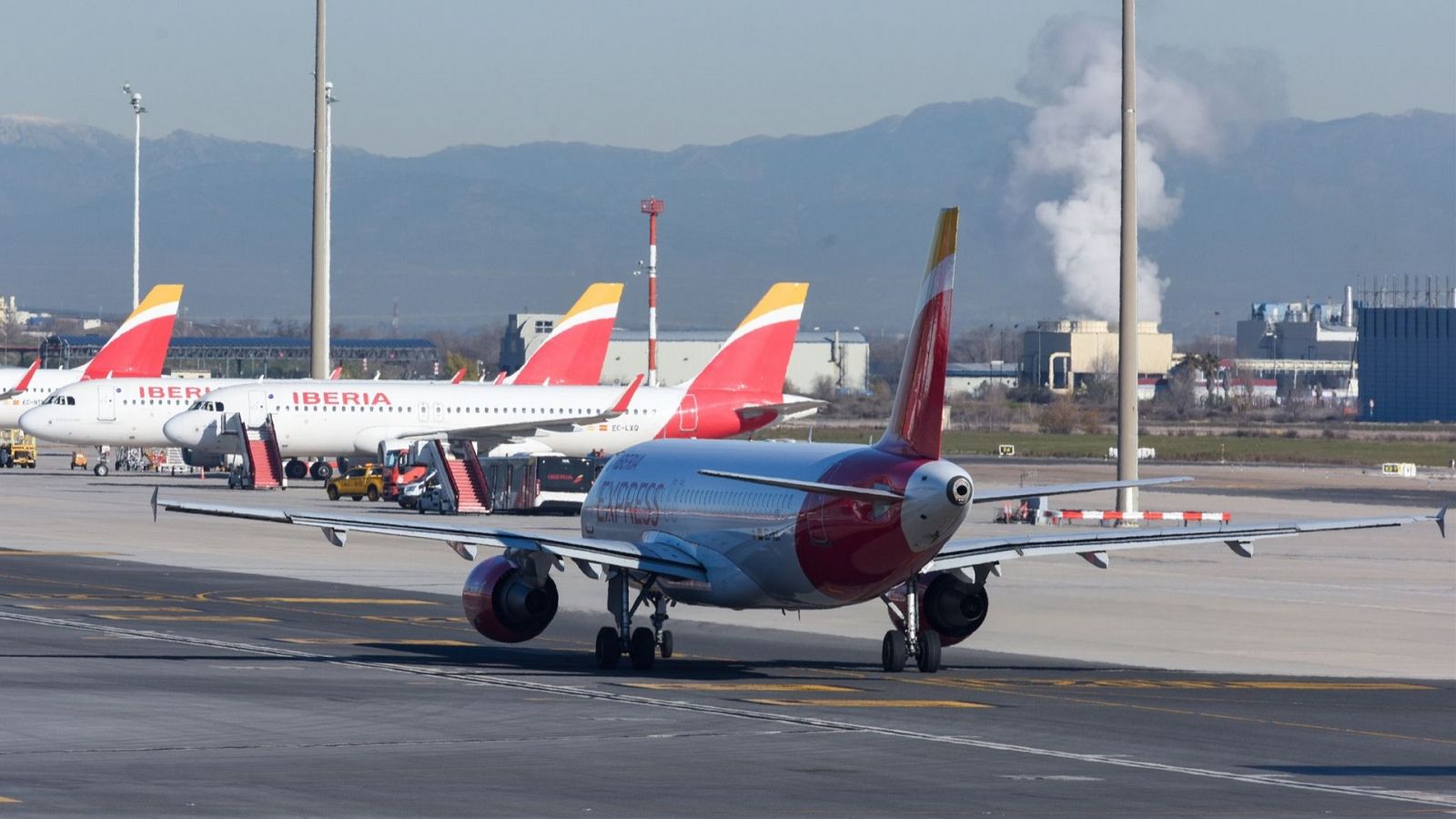 Iberia ofrece ceder rutas a seis aerolíneas para sacar adelante la compra de Air Europa