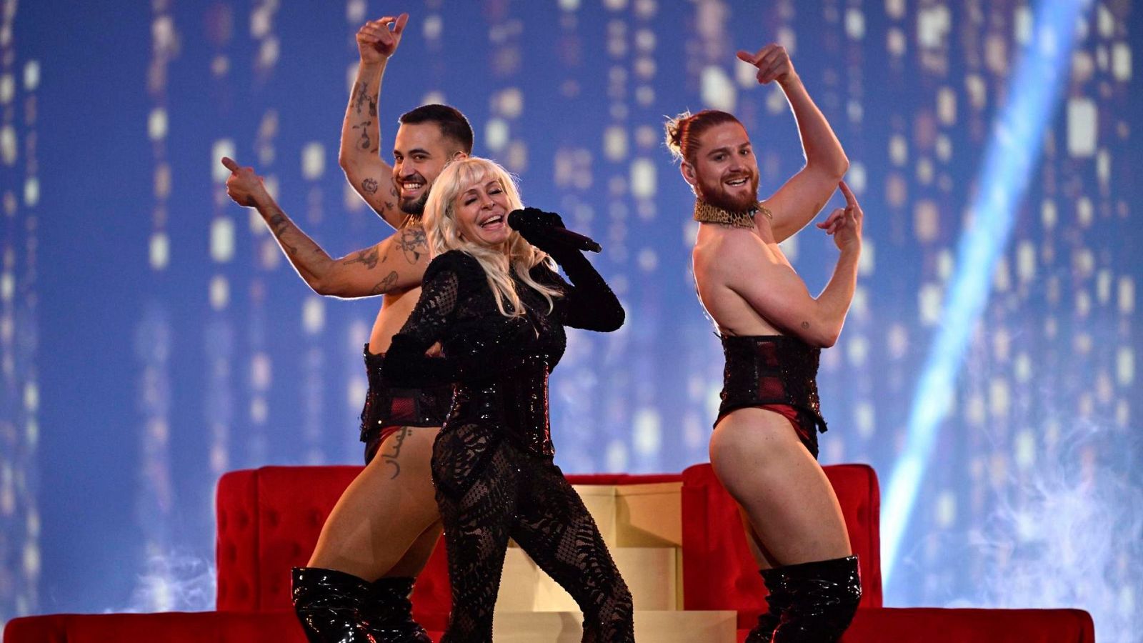 Nebulossa interpretando "Zorra" en la Segunda semifinal de Eurovisión