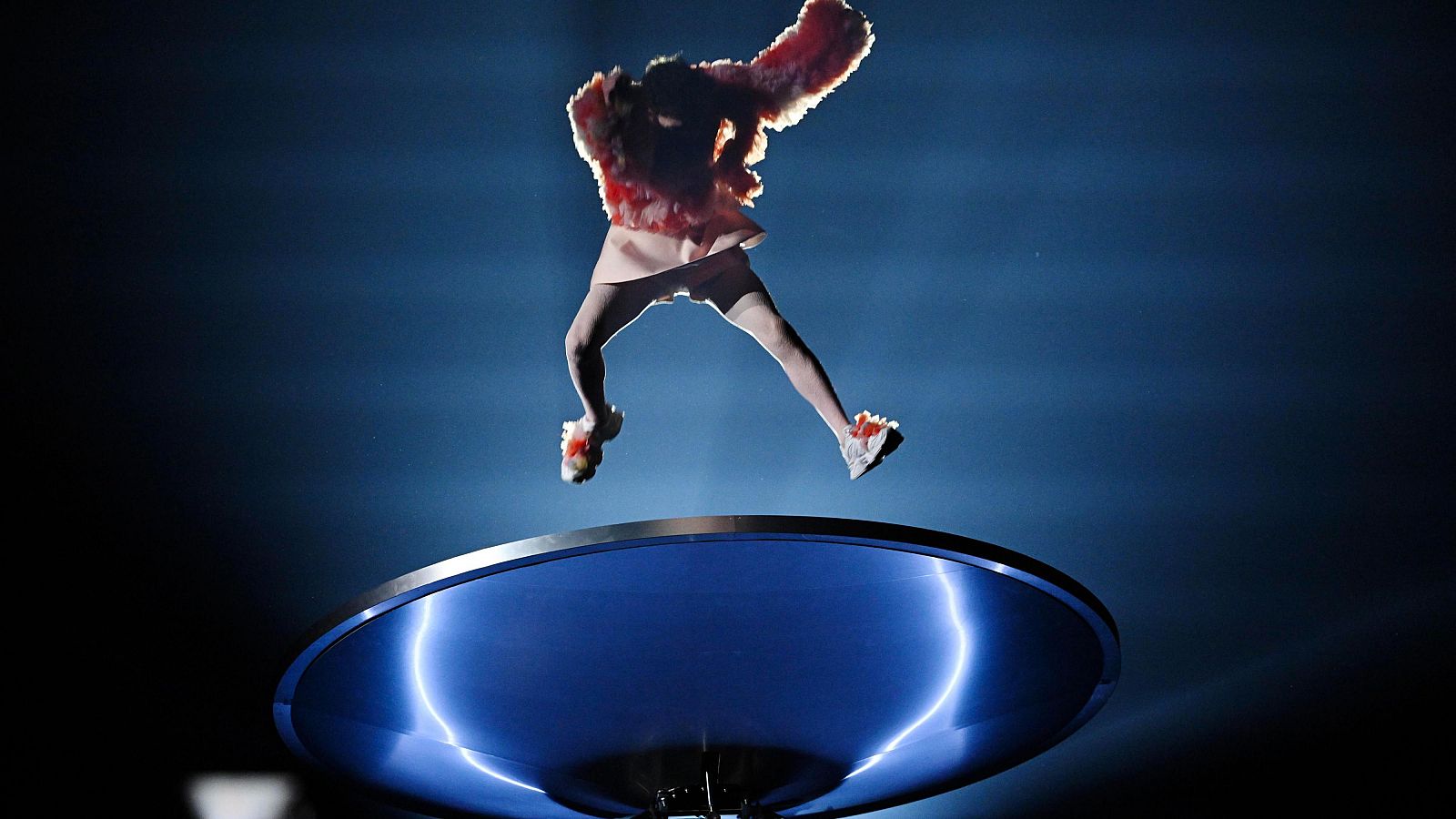¿Cómo funcionaba la peonza de Nemo? La puesta en escena más arriesgada de Eurovisión se gestó así
