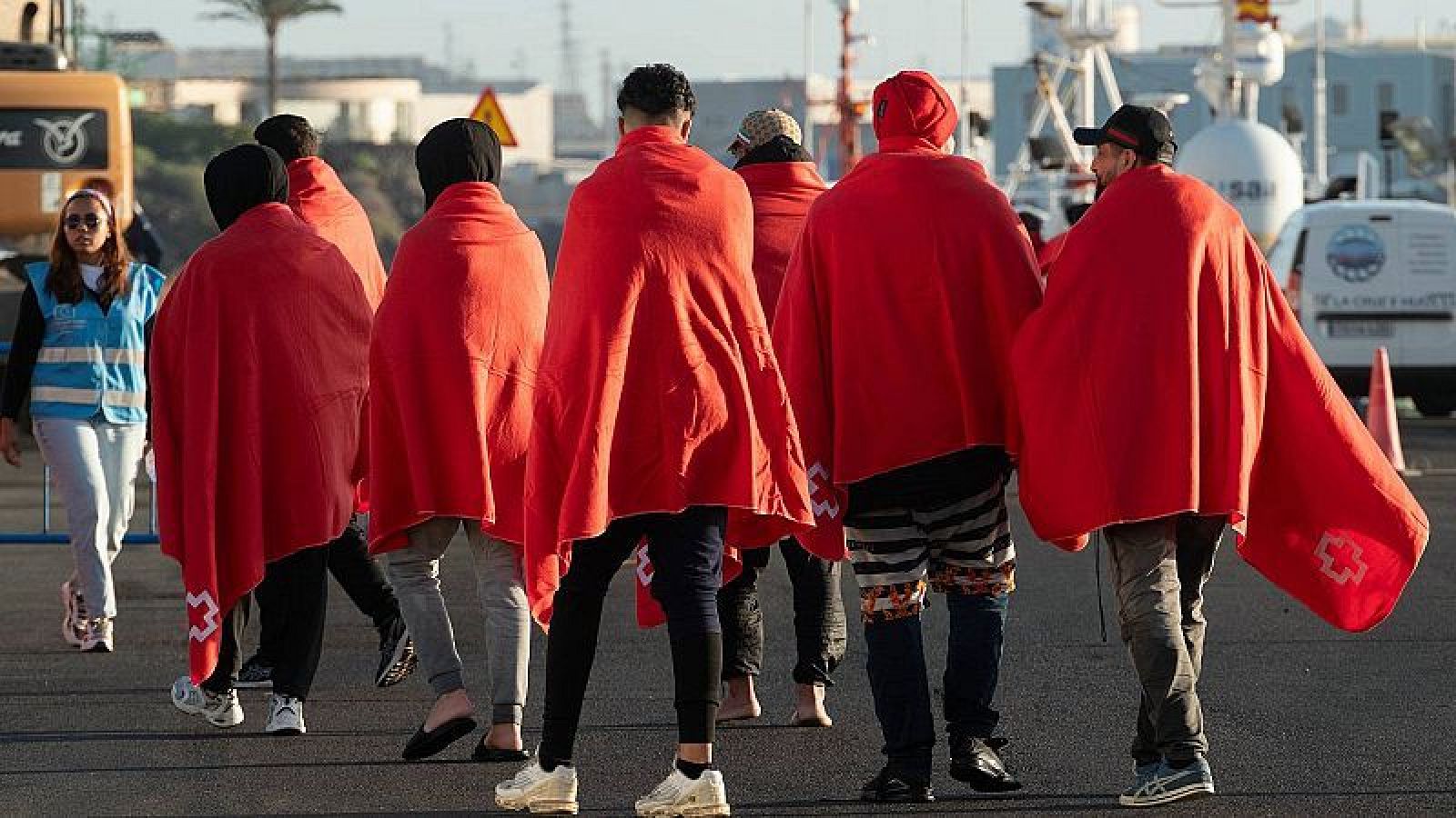 Imagen de archivo de migrantes tras ser resacatos en la ruta del Estrecho.