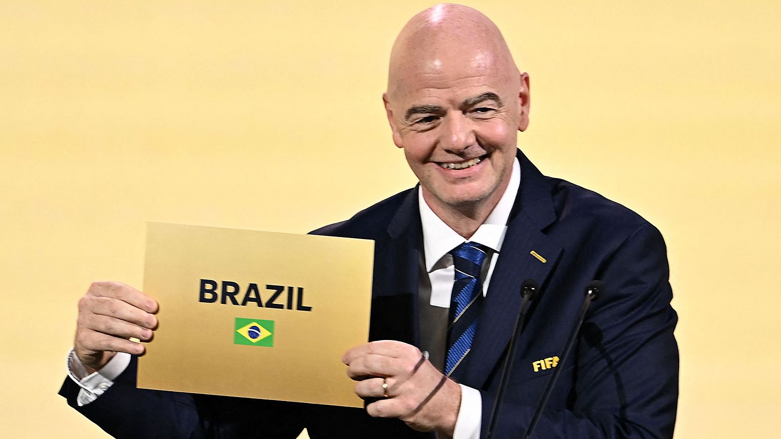 El Presidente de la FIFA, Gianni Infantino, anuncia a Brasil como anfitrión de la Copa Mundial Femenina de 2027