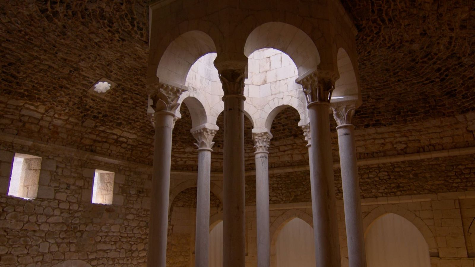 De Carrer - Banys àrabs romànics a Girona