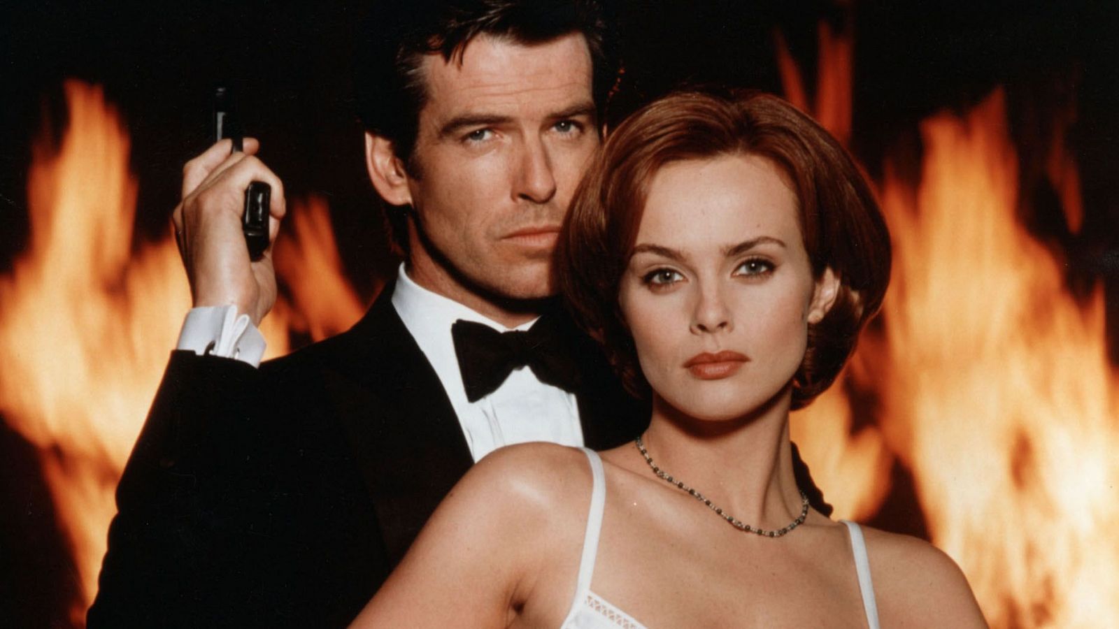 Pierce Brosnan e Izabella Scorupco en 'GoldenEye'