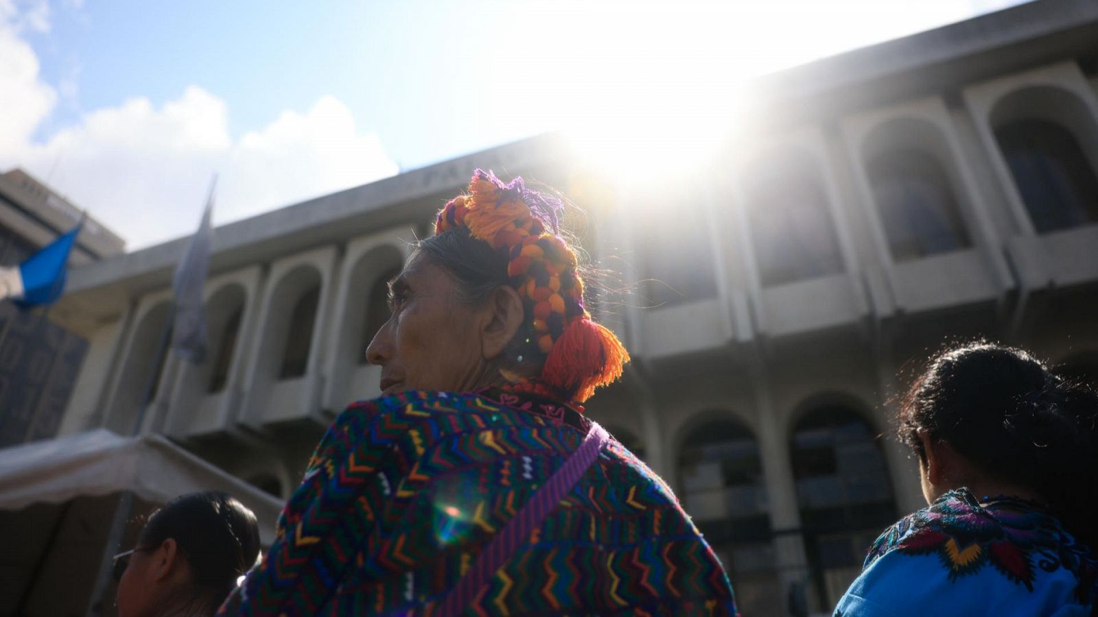 Mujeres mayas ixiles del norte de Guatemala en la Plaza de los Derechos Humanos