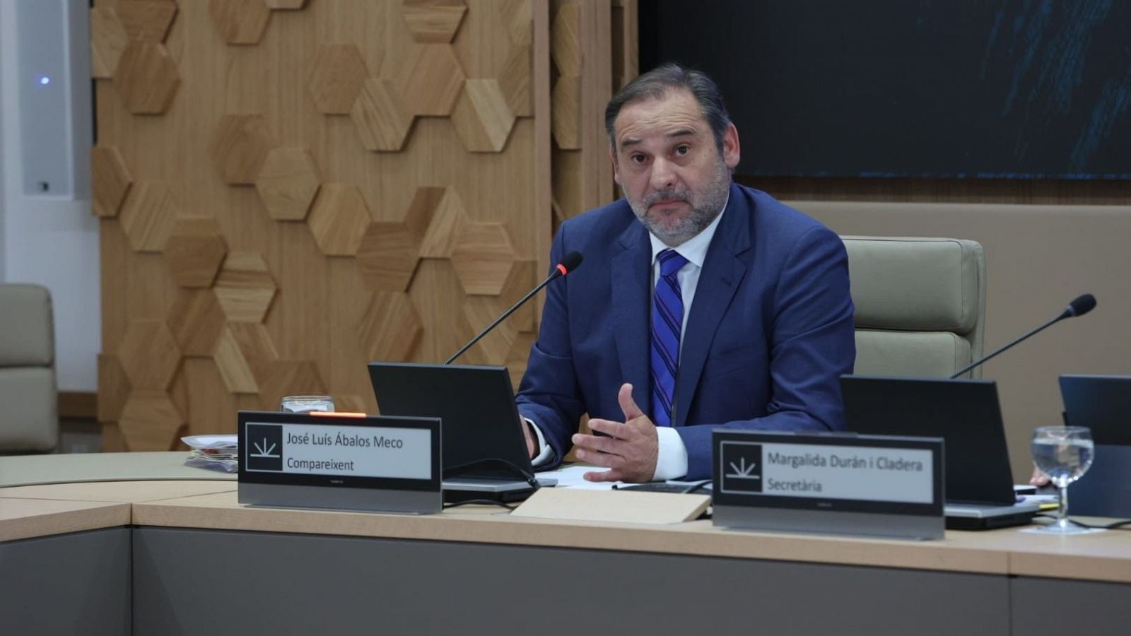 El exministro de Transportes, José Luis Ábalos, en la comisión de investigación del Parlament balear