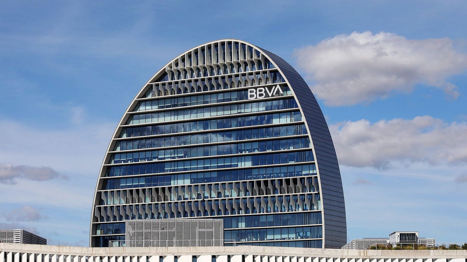 El BBVA presenta la sol·licitud d’autorització de l’oferta a la Comissió Nacional del Mercat de Valors (CNMV).