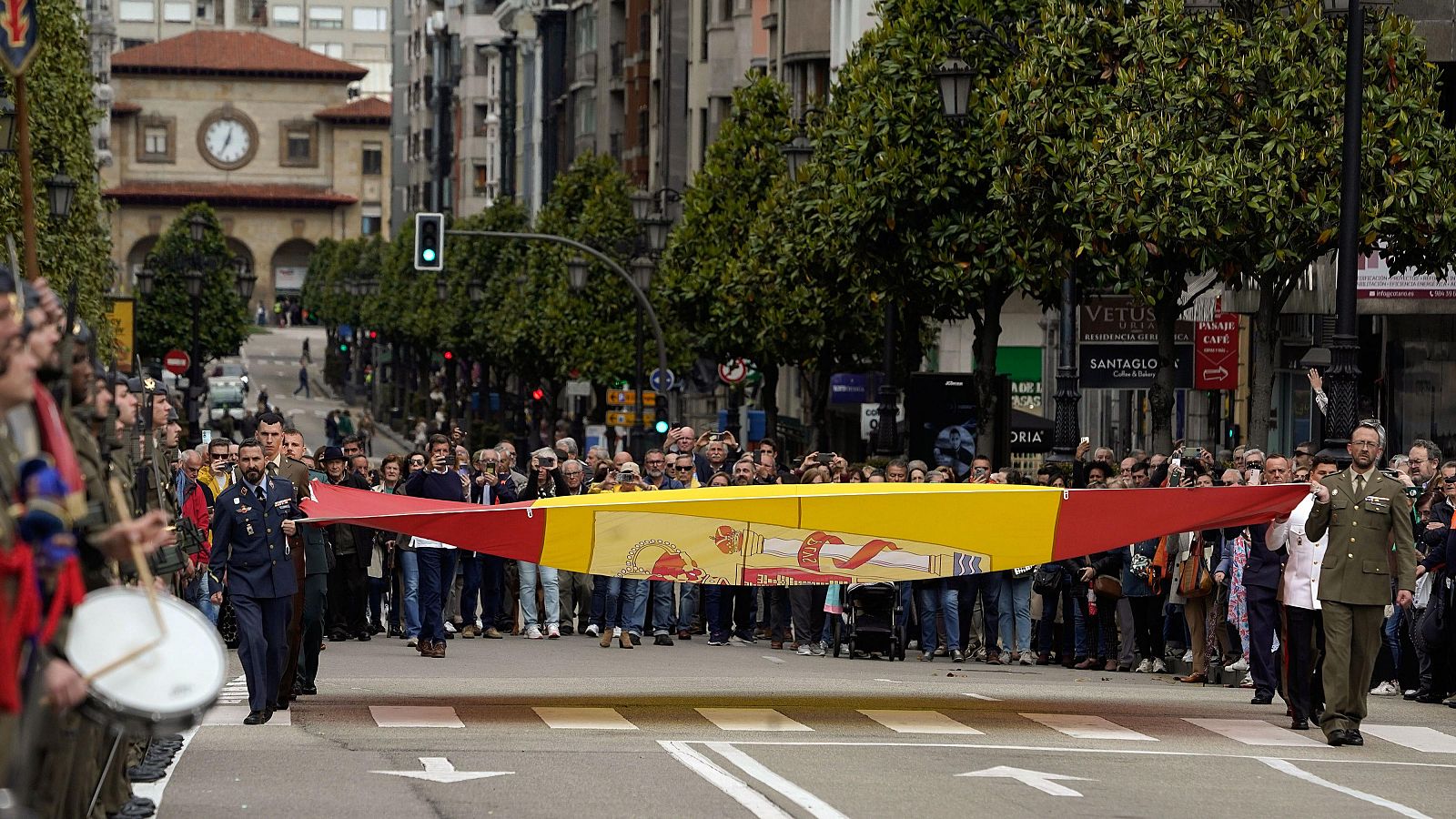 Desfile por el Día de las Fuerzas Armadas 2024, en directo desde Oviedo