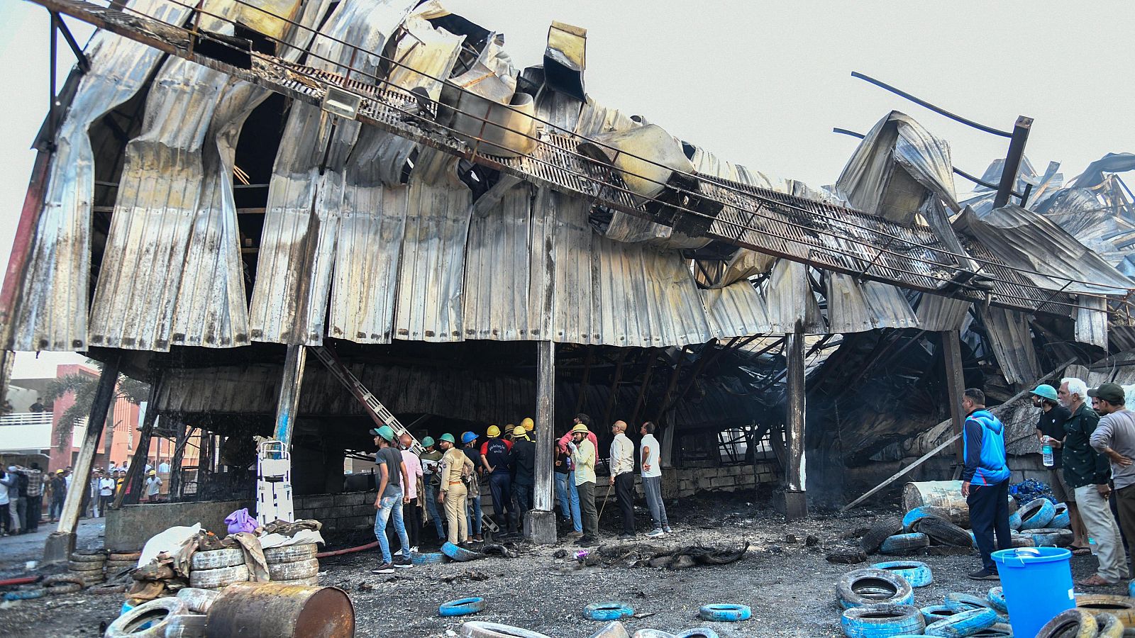 Un incendio en un complejo de juegos causa al menos 25 muertos en el oeste de la India