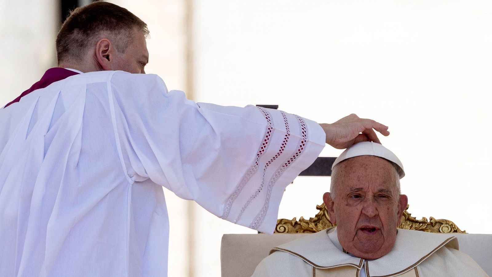 El Papa Francisco celebra una misa