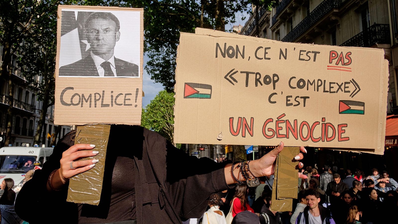 Manifestantes en París el 27 de mayo para protestar contra un ataque israelí contra un campamento en Ráfah