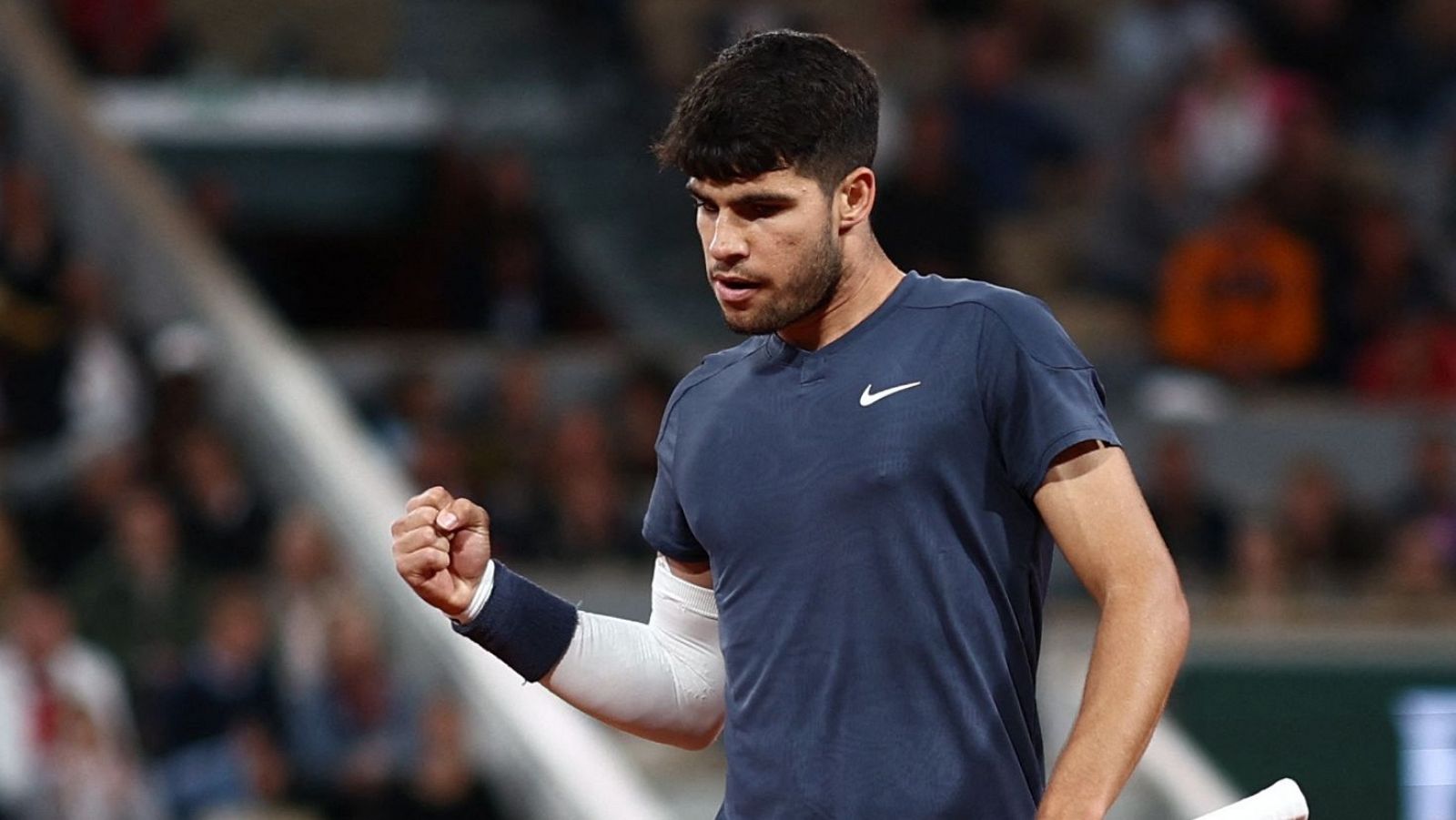 Carlos Alcaraz accede a tercera ronda de Roland Garros.