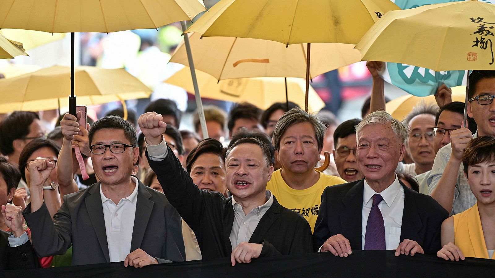 Ministro de Hong Kong en las protestas el 9 de abril