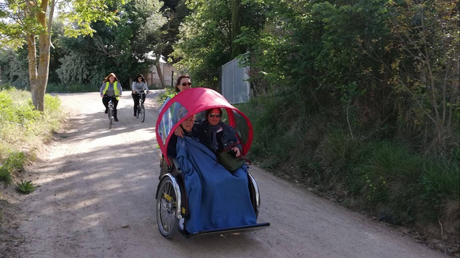 "En bici sin edad", un proyecto solidario en España integrado en municipios como Collera