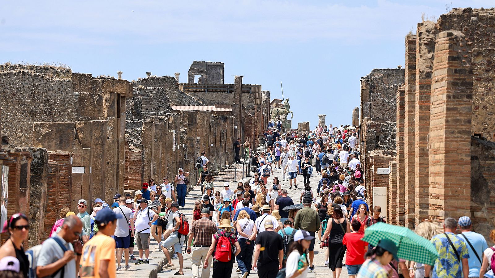 Turismo de masas: entre la economía y medidas para afrontarlo