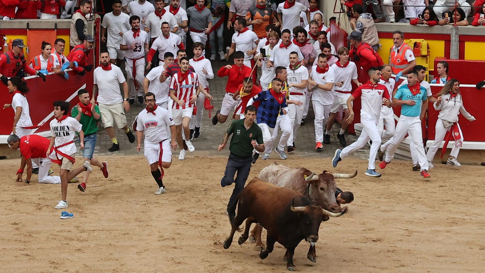 San Fermín 2024: los toros de La Palmosilla entran en la plaza de toros en el primer encierro de 2023