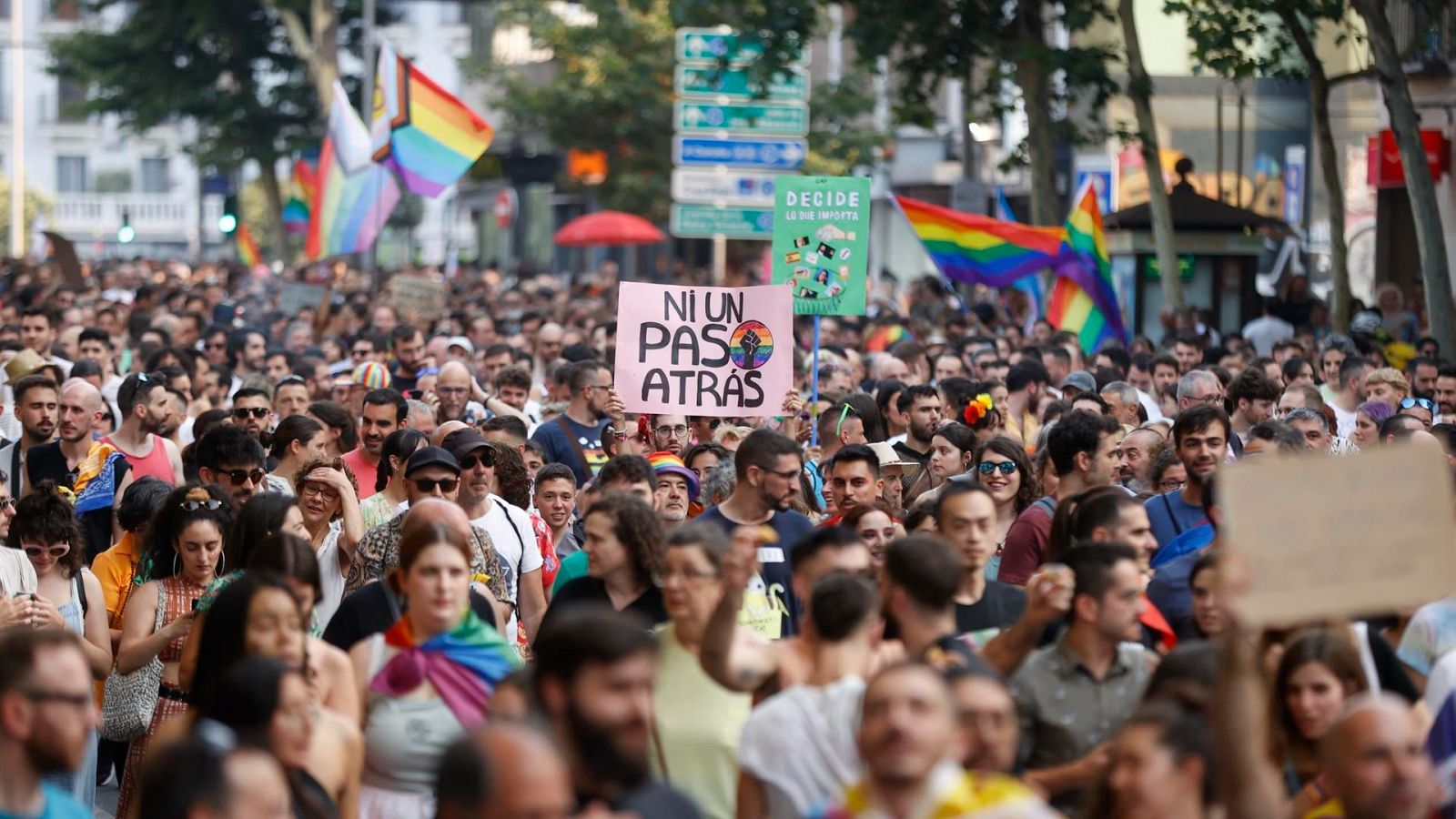 Manifestación del Orgullo LGTBI+ recorre el centro de Madrid
