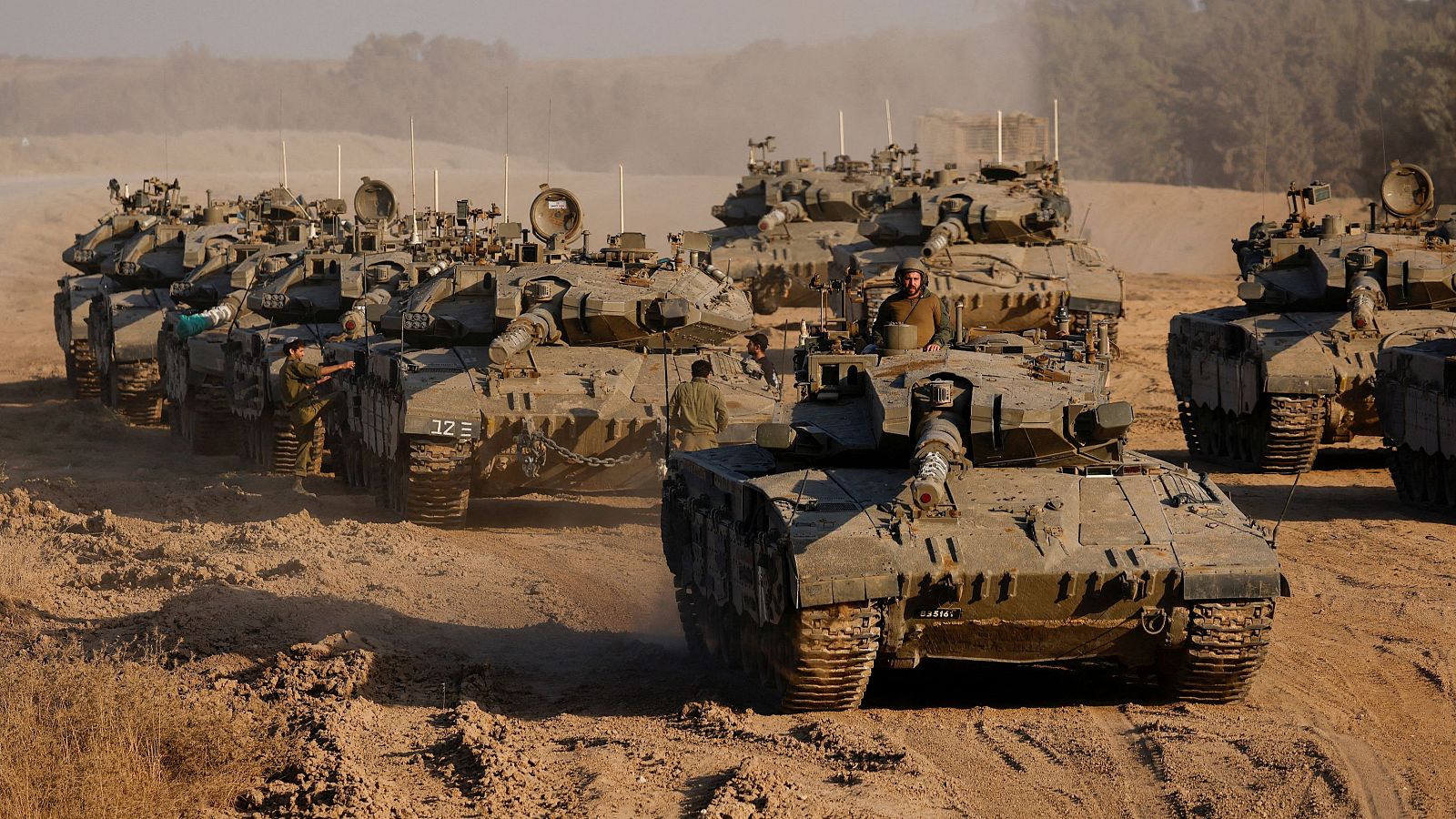Varios tanques israelíes cerca de la Franja de Gaza
