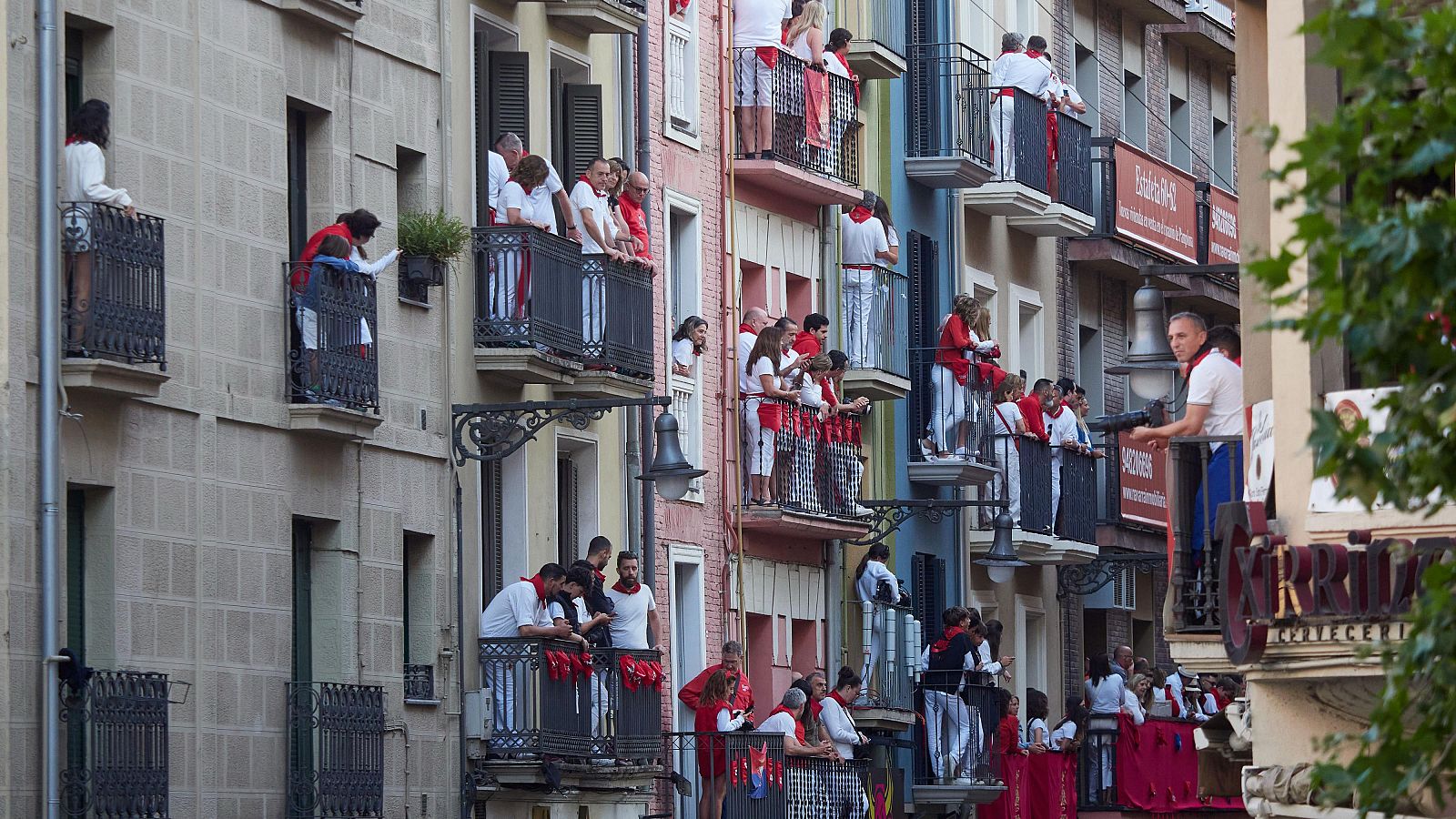 Varios balcones en el segundo encierro de Sanfermines 2023