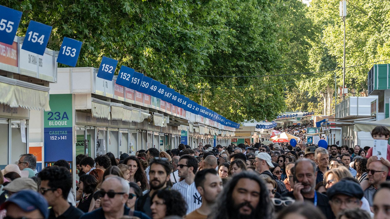 La Feria del Libro de Madrid cierra este jueves por la tarde por alerta naranja