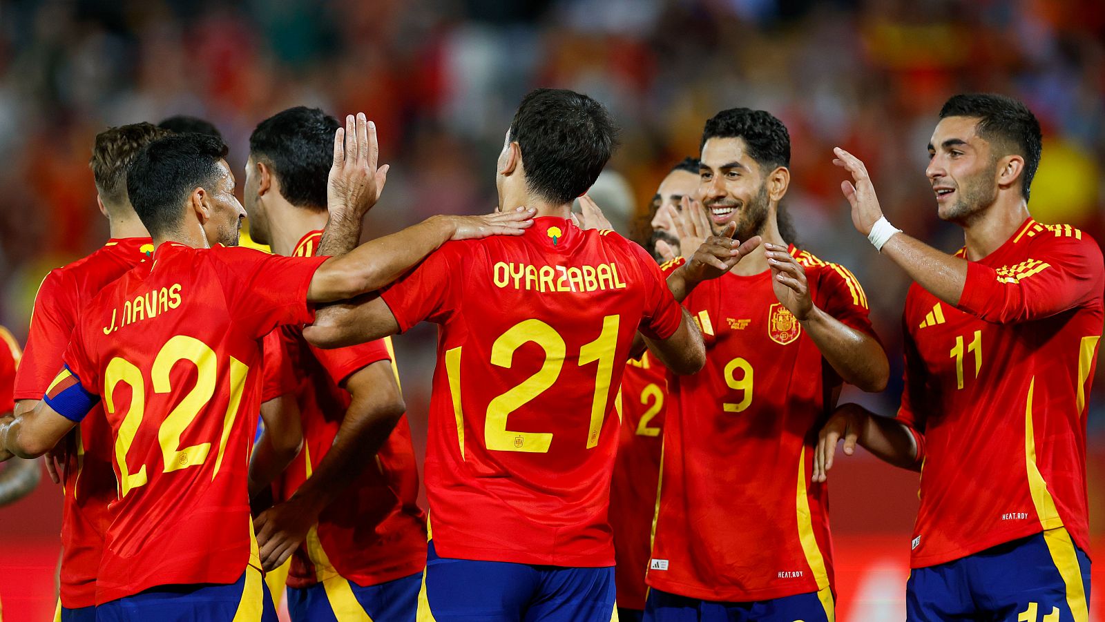 Los jugadores celebran un gol ante Andorra